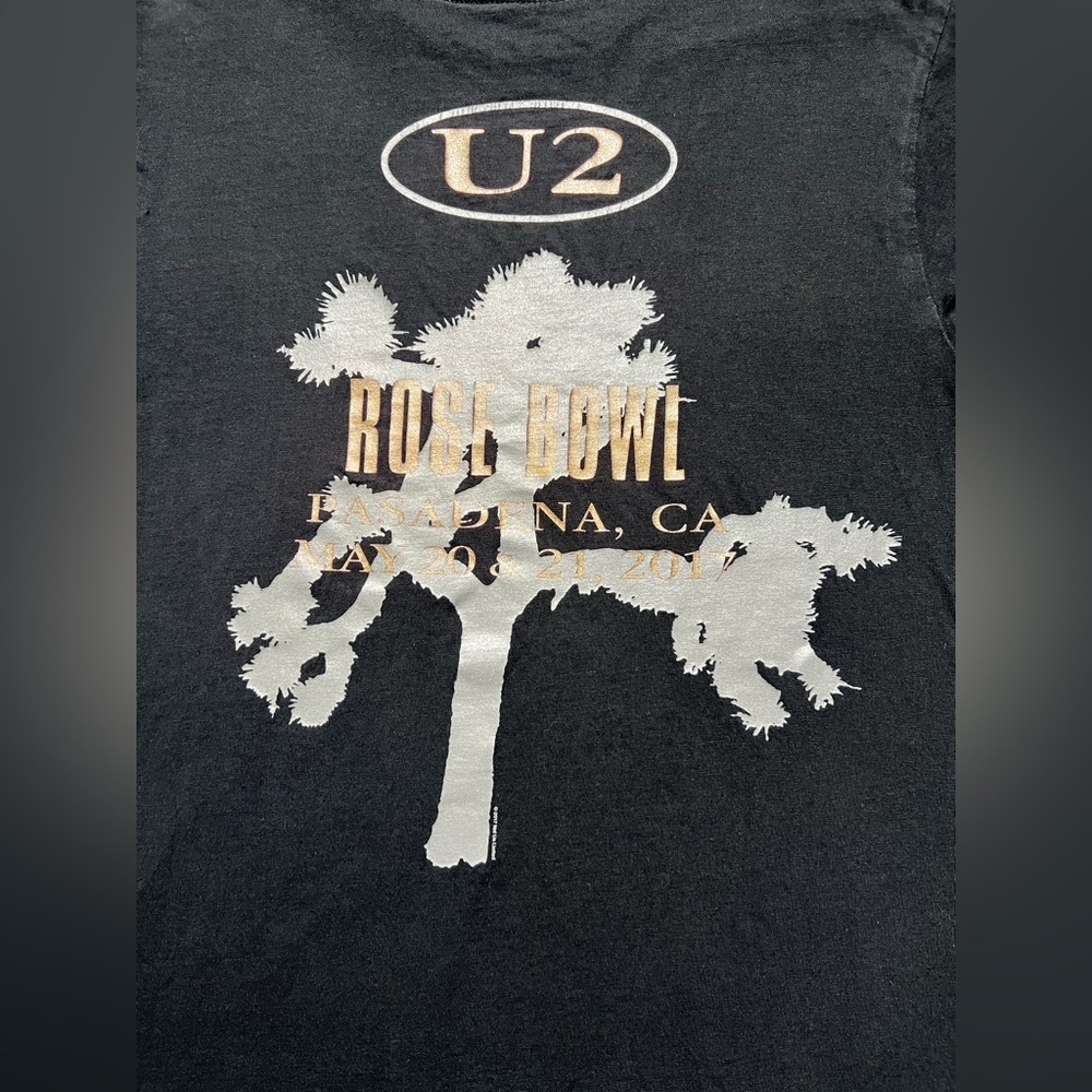 U2 Joshua Tree Tour 2017 T-Shirt Black Medium EDUN Live Rose Bowl Concert Tee - Picture 4 of 7